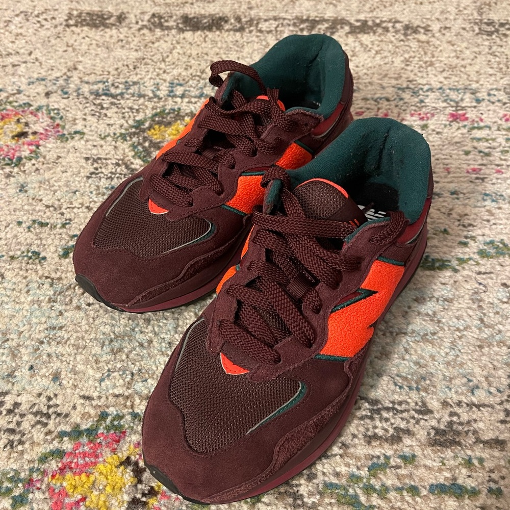 New Balance Men's Burgundy Orange Green Athletic Sneakers Suede Mesh Size 8.5